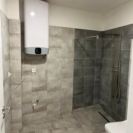 Novy Luxusni Designovy شقة